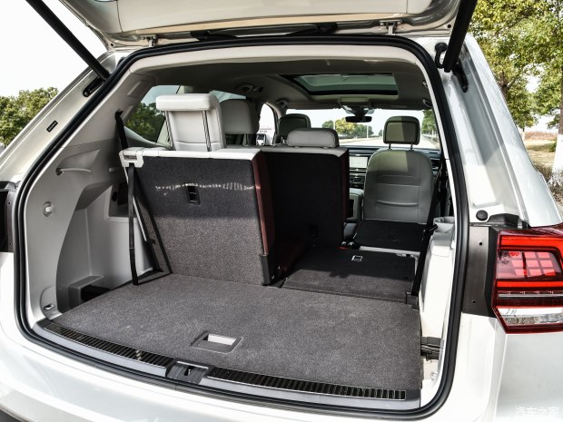 上汽大眾 途昂 2017款 530 V6 四驅(qū)至尊旗艦版 上汽大眾 途昂 2017款 530 V6 四驅(qū)至尊旗艦版