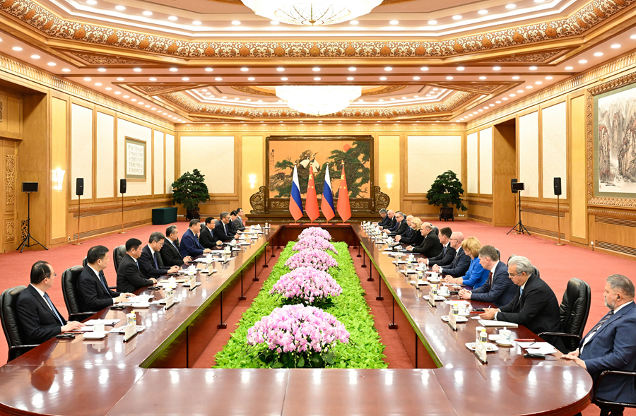 11月4日上午，國家主席習(xí)近平在北京人民大會堂會見俄羅斯總理米舒斯京。